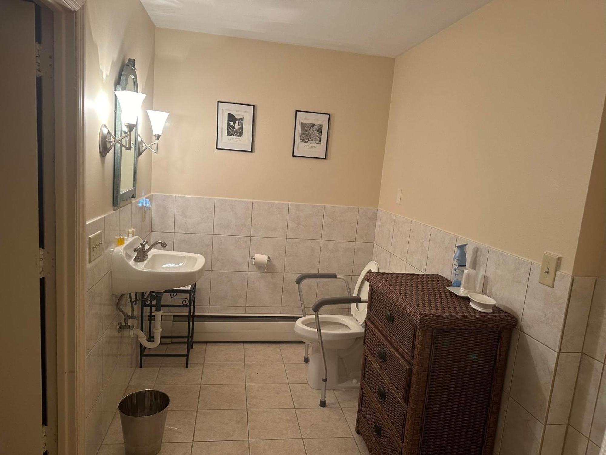 The Oaks B&B Hotel And Spiritual Center Jamestown Ngoại thất bức ảnh
